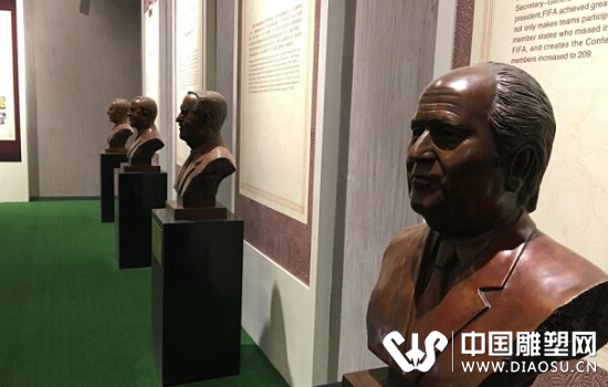 中国博物馆陈列布拉特雕塑 英媒：他在这是英雄